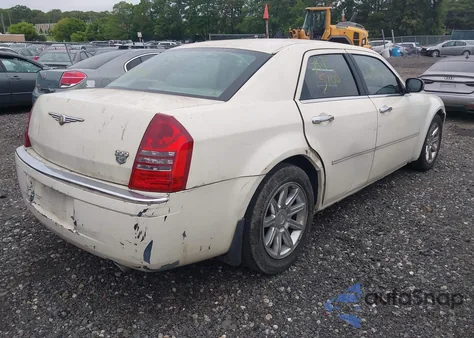 2005 Chrysler 300C z USA, uszkodzony, nr VIN 2C3JA63H75H659593